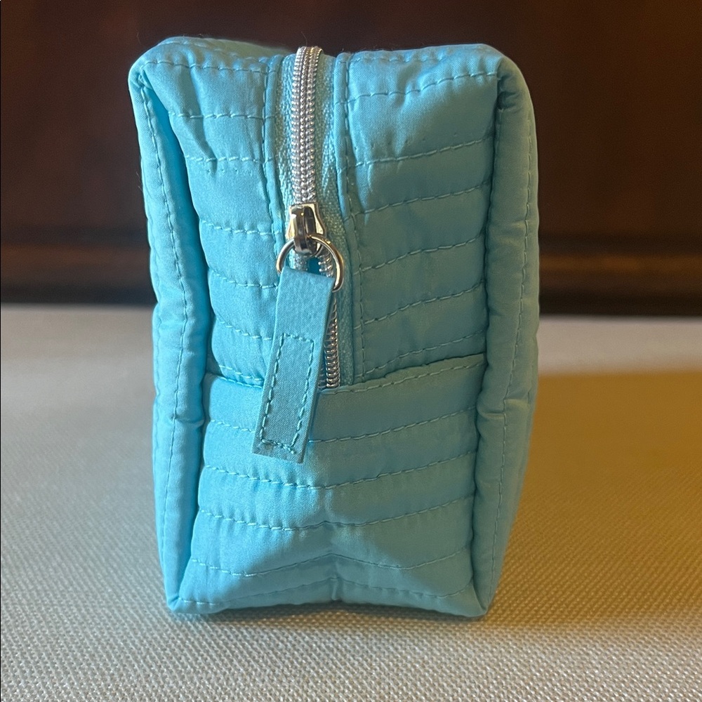 MAC Cosmetics Light Blue Quilted Makeup Bag - Picture 4 of 7